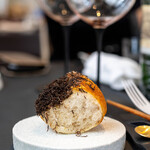 プレゼンテ スギ - 2023.12 本日の焼き立てパン（神奈川産2種類のトリュフとパルミジャーノを乗せたフォカッチャ、発酵バター）