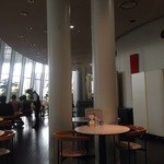 カフェ・キューブ - 高い天井のお店☆