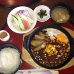 カフェ＆グリル自家焙煎珈琲 山富士珈琲店 - ハンバーグ定食