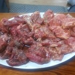 あばらや焼肉店 - 右からヘレ、上ロース、バラ、ハラミ