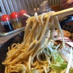 麺屋 燦鶴 - コシがあり歯切れの良い中太ストレート麺