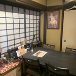 Meshiya Midu - 座敷にテープルと椅子
