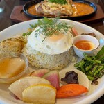 やさい料理の台所　むーみんの森 - タンドリーチキンのチーズ焼きセット 1650円。