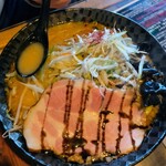 麺屋 燦鶴 - 驚くほどに円やかなコクの味噌タンメンも人気