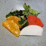 焼鳥 本田 - ハーブサラダ