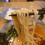 ちゃーしゅうや 武蔵 - 麺、リフト。