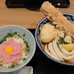 難波千日前 釜たけうどん - ネギトロ丼ちく玉天セット