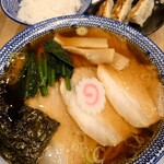 ちゃーしゅうや 武蔵 - スッキリとした醤油味のスープ。