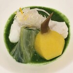 分とく山 - 緑は春菊ソース。全然苦味がないの。魔法だよね。