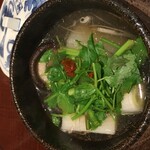 分とく山 - 鍋物。冬瓜や芹、椎茸などなど。出汁のさっぱり味で後半に来ても楽勝。