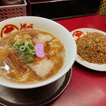 丸高中華そば 神戸二宮 - 中華そば／半チャーハン