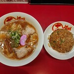 丸高中華そば 神戸二宮 - 中華そば／半チャーハン