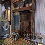 巽蕎麦 志ま平 - 拘りの有るファザード