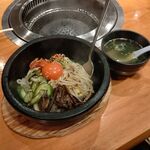 Itamae Yakiniku Isshou - ●夕食、単品。付出し300+中瓶B 600X3+豆ﾓﾔｼ350+ｼｬﾄｰﾌﾞﾘｱﾝｽﾃｰｷ6580+ﾊﾗﾐ1580+内ﾋﾗ1280+ｶｲﾉﾐ1480+ﾋｳﾁ1580+石焼ﾋﾞﾋﾞﾝﾊﾞ1080+冷麺小580+ｼﾞｪﾗｰﾄ440=17,050円 