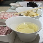 海底撈火鍋 - ←左の台湾ソーセージが甘くて美味しいです。