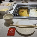 海底撈火鍋 - メガネ拭き(手前の赤い袋)までくれます。