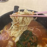 トマトラーメンと辛めん 三味 - 麺はマルタイ棒ラーメン