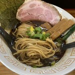 極麺 青二犀 - やや平打ちストレート中細麺