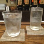 旬彩 天ぷら 心来(しんら） - 焼酎 心来の赤芋 650円：赤芋のロックをチェイサーでいただきます。