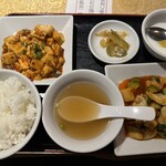 唐苑 - エビイカの辛口炒めと麻婆豆腐