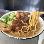 らー神 心温 - 中太麺