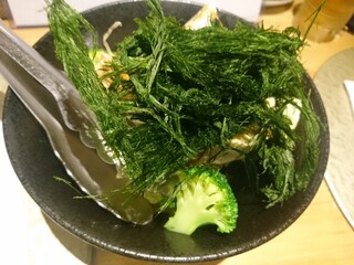 和酒と活鮮 とうりん - 豆富と青さのりのサラダ(650円)