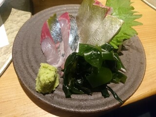 和酒と活鮮 とうりん - シマアジ刺(900円)