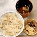 Hakushika Kurashikkusu - 炊き込みご飯、赤出汁、漬物