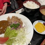 カフェサンマリノ - ハンバーグと生姜焼き定食