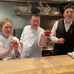 やまぐち - シェフ達とこみつの記念写真を1枚