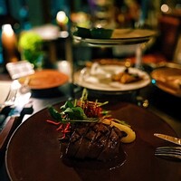 ザ タヴァン グリル＆ラウンジ - 