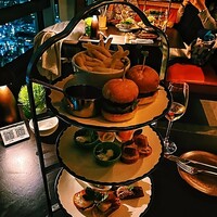 ザ タヴァン グリル＆ラウンジ - 