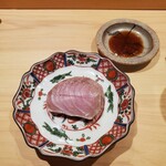 Meguro Sushi Hajime - ブリの藁焼き