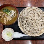 鈴や - カレー盛り 950円　大盛り（800g） 100円　細麺
            