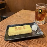 大衆酒場 おたる三幸 - ウーロン茶 / だし巻き玉子