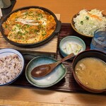 228824820 - 私が頼んだ、キムチかつ鍋定食(税込1,650円)