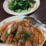 Bifuu Tainan Thia-Zutsu- - 上:青菜炒め　下:排骨炒飯