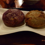 わらじ屋 - 左：ウムクジチンピー（紅いも）右：ドゥル天