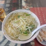 天龍菜館 - サンマーメンと漬物と冷たいお茶