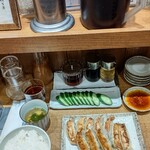 Manten Gyouza - まん天餃子2皿.きゅうり１本漬け.大ごはん
                        ￥990