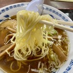 石川製麺 - 黄色くて細い麺。どこか懐かしいビジュアル