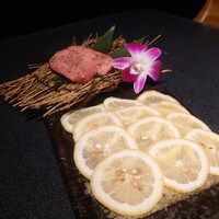 名古屋焼肉きらく - スーパーねぎタンと上タン塩