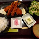 和風ダイニング豪 - アジフライとエビフライ定食 950円(税込)(2023年12月14日撮影)