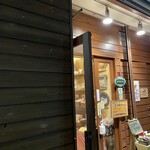 キリヤ - 閉店ギリギリですので外は真っ暗でした。でも開いてて嬉しかったです〜