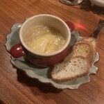 Cheese Bar Shirokuma - モンドール、グリュイエール、エメンタールのフォンデュ