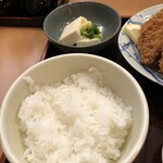海鮮句菜 三楽 - ご飯は普通