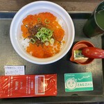 なか卯 - 料理写真:天然いくら丼並¥890