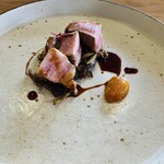 Restaurant capucine - 【写真⑤】国産豚肩肉のロースト 柿のピュレとシェリー酒風味のガストリックソース