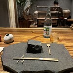 焼鳥こくれ - 落ち着いた雰囲気の店内