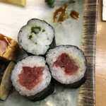 すし鶴 - 巻きモンの高さが揃てんのは気持ちがええ。